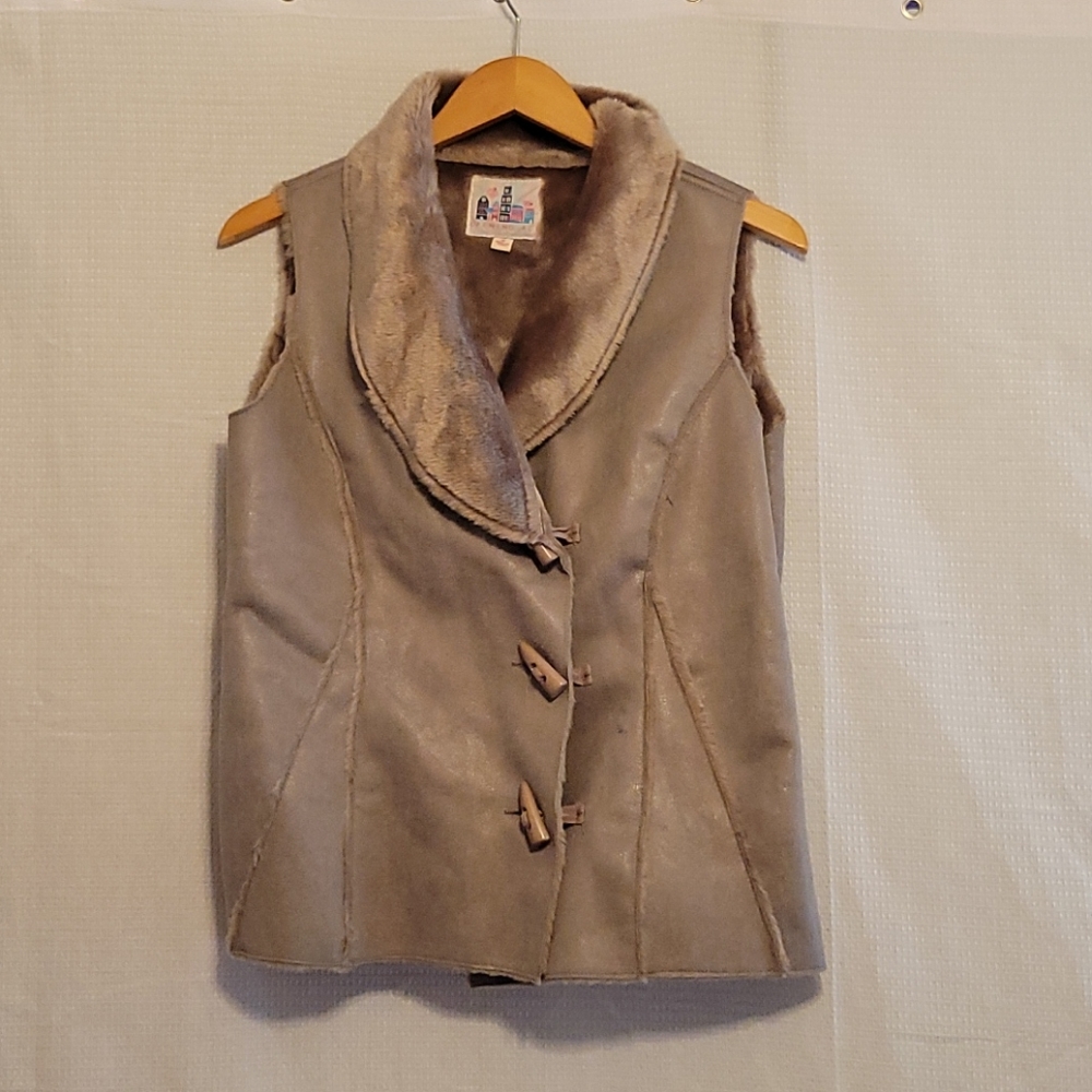 Opening Act Vest